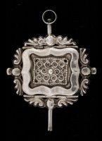 Antique Dutch silver large, caged and repouss key with two hinges. Both sides have the same geometric ornamentation

dimensions: 73 x 56 mm