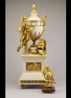 Monumentaal french table circles tournants table clock with a putto and military attributes, the 2 ears of the vase are designed from 2 serpents. 8-day movement signed: G. Chartier, horloger, Paris.

A similar clock was sold in auction at Drouot in Paris in March 2017 for almost 19.000,-
This clock was unrestored and missing 4 feed.

height 77 cm (30.3