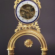 Antique French bow-clock, signed:'Chopin a Paris', ca. 1800