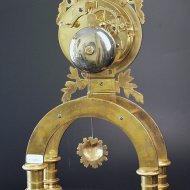 Antique French bow-clock, signed:'Chopin a Paris', ca. 1800