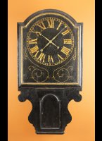 Very early 18 century 8-days English tavern clock with rectangular shield dial, ca, 1725-1735
Abusively called: 