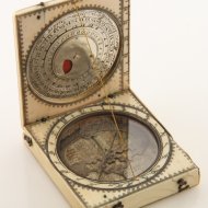 Ivory 'Bloud' type diptych sundial by 'Berville  Dieppe' ca 1660-1690