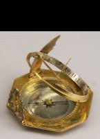 Gilded and silvered German sundial by Nicolaus Rugendas (III), Augspurg (Augsburg). ca 1700-1720 

with adjustable magnetic declination indication

65 x 68 mm