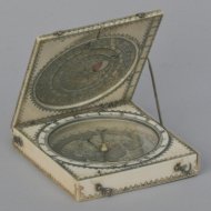 Ivory 'Bloud'-type diptych sundial. Signed : 'Jacques Senecal a Dieppe Fecit'. ca. 1660