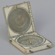 Ivory 'Bloud'-type diptych sundial. Signed : 'Jacques Senecal a Dieppe Fecit'. ca. 1660